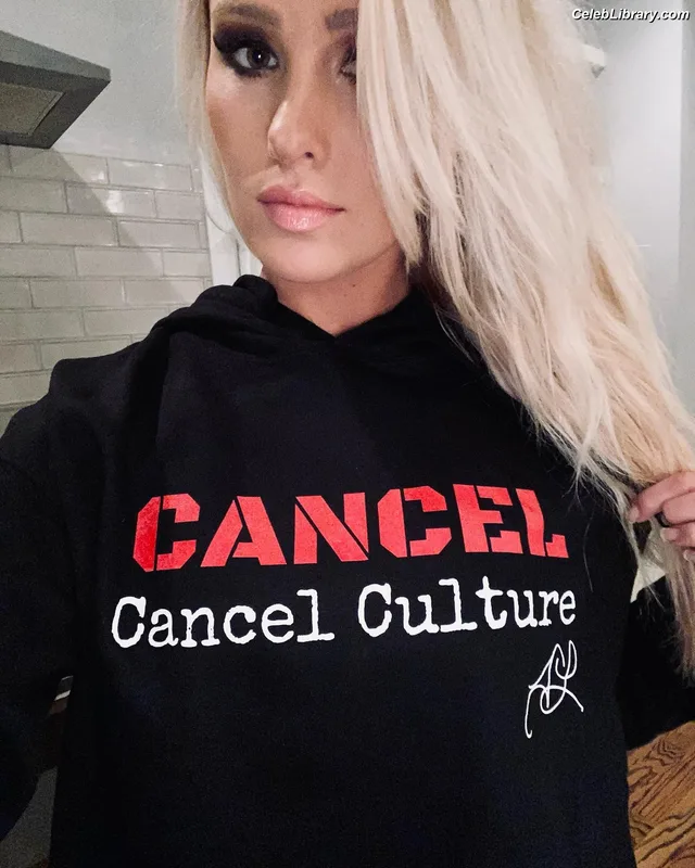 Tomi Lahren photo 12 of 336