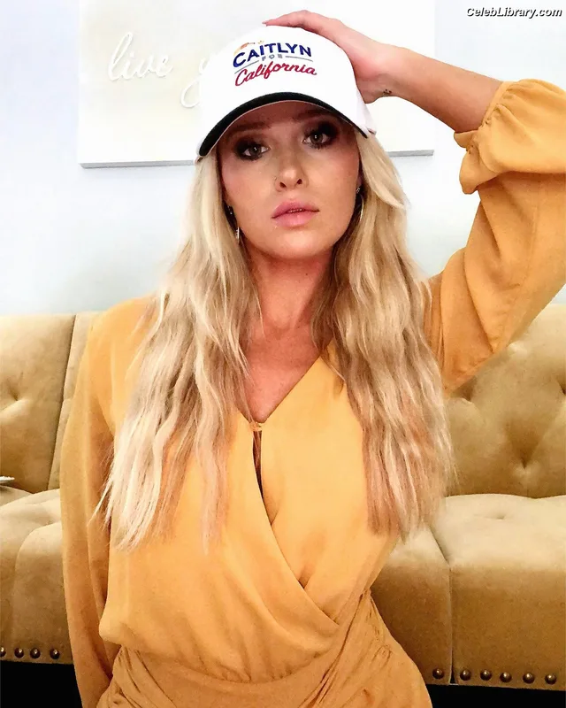 Tomi Lahren photo 13 of 336