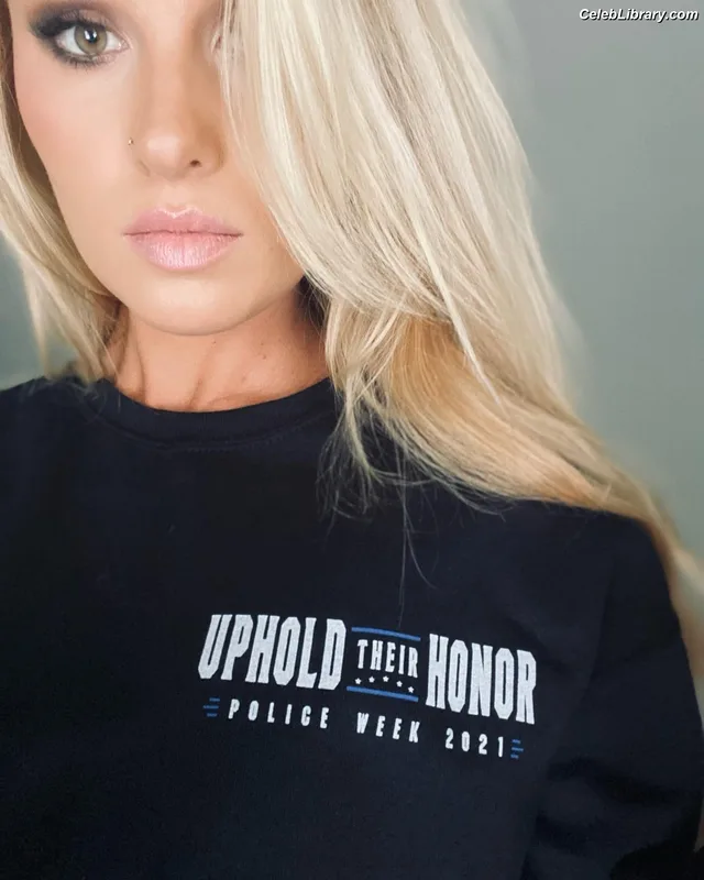 Tomi Lahren photo 14 of 336