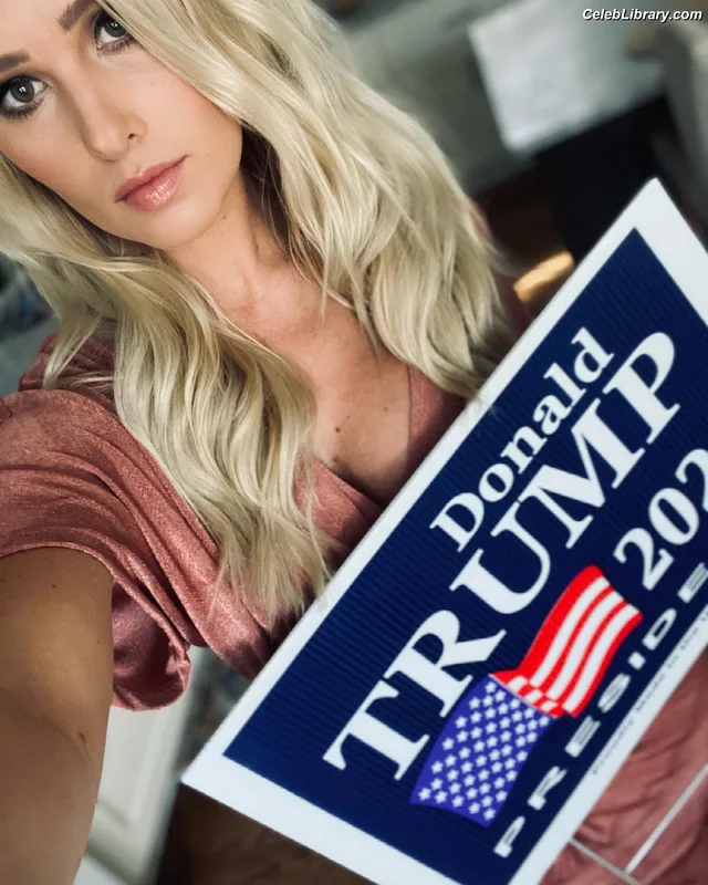 Tomi Lahren photo 18 of 336