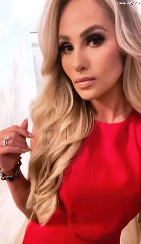 Tomi Lahren photo 18 of 336