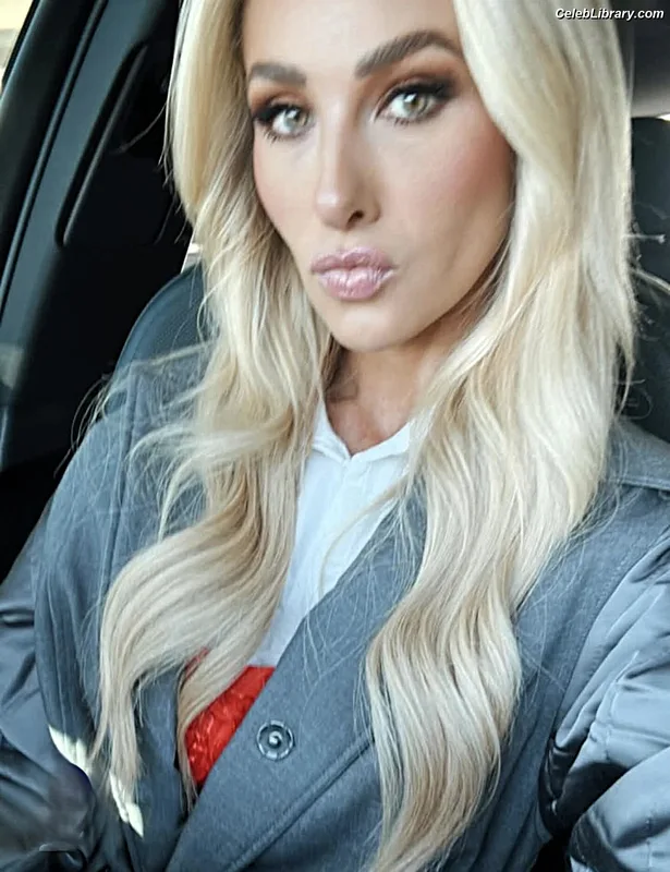 Tomi Lahren photo 7 of 336