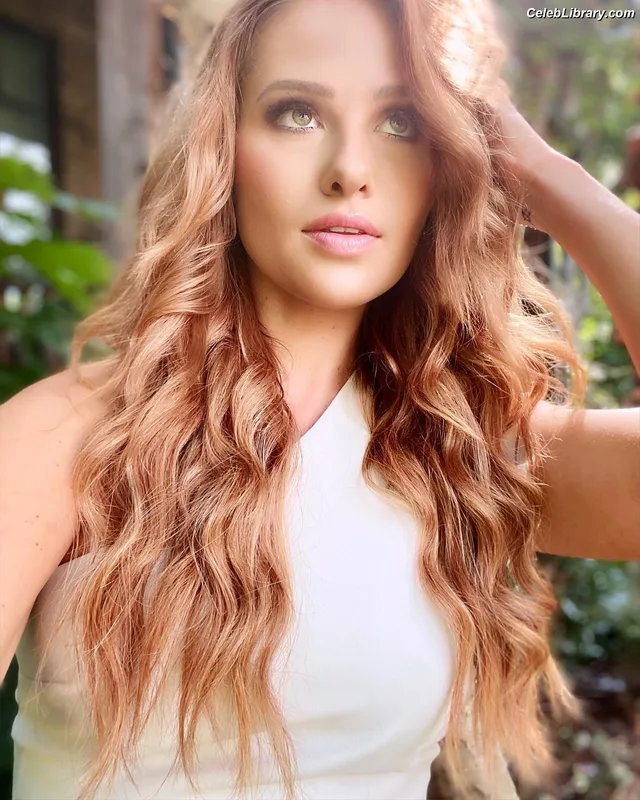 Tomi Lahren photo 21 of 336