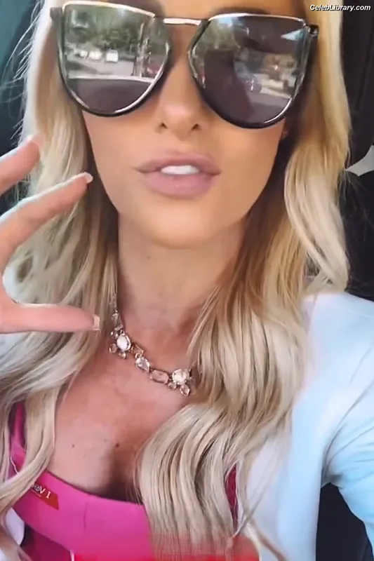 Tomi Lahren photo 8 of 336