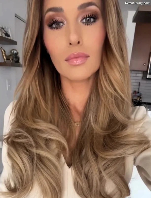 Tomi Lahren photo 22 of 336