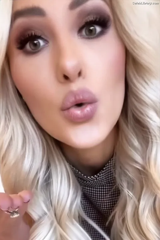 Tomi Lahren photo 3 of 336