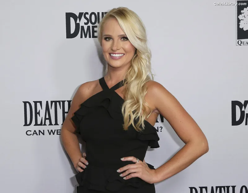 Tomi Lahren photo 8 of 336