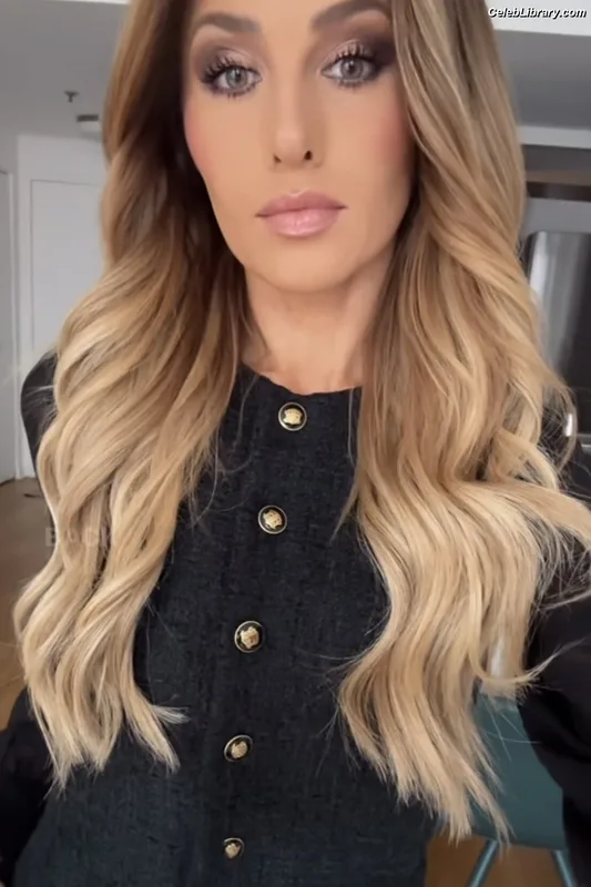Tomi Lahren photo 23 of 336