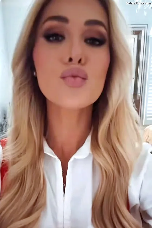 Tomi Lahren photo 23 of 336