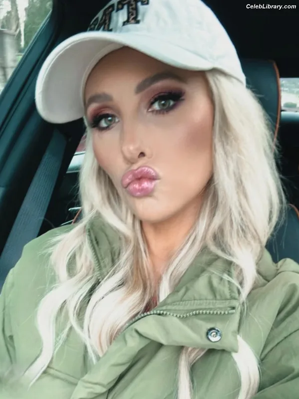 Tomi Lahren photo 2 of 336