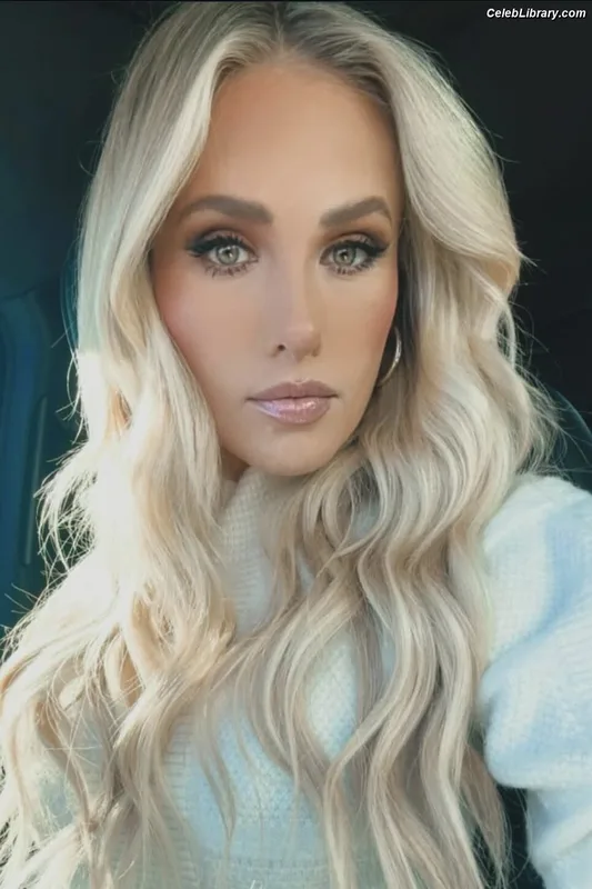 Tomi Lahren photo 7 of 336