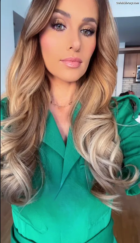 Tomi Lahren photo 19 of 336