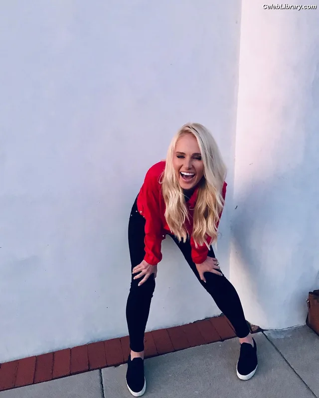 Tomi Lahren photo 20 of 336