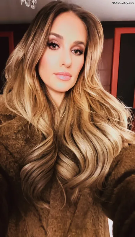 Tomi Lahren photo 10 of 336