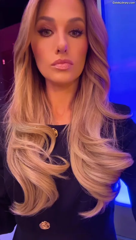 Tomi Lahren photo 11 of 336