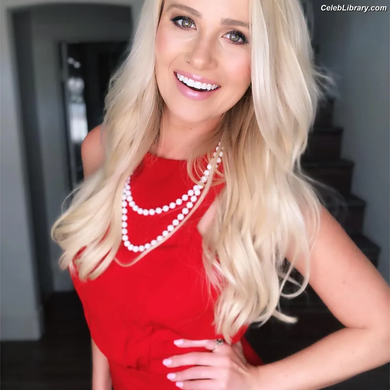 Tomi Lahren photo 21 of 336