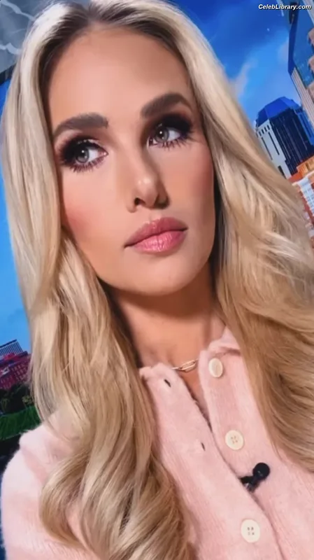 Tomi Lahren photo 4 of 336