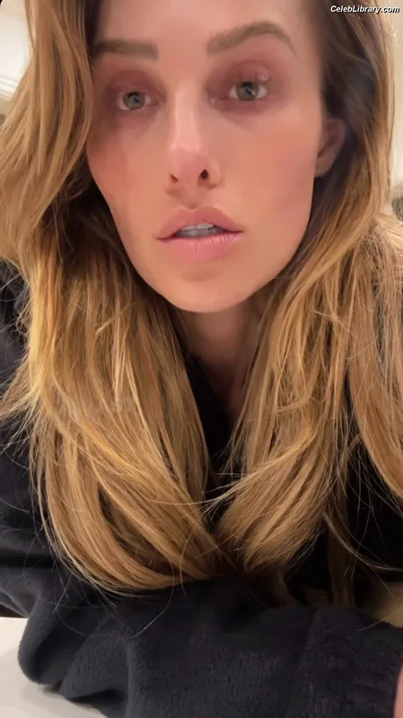 Tomi Lahren photo 7 of 336