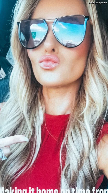 Tomi Lahren photo 12 of 336