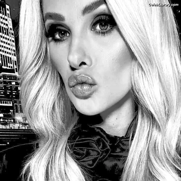 Tomi Lahren photo 15 of 336
