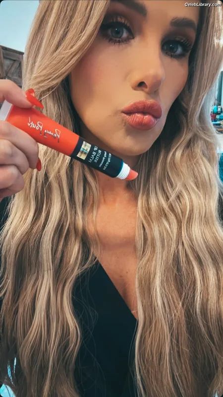 Tomi Lahren photo 24 of 336