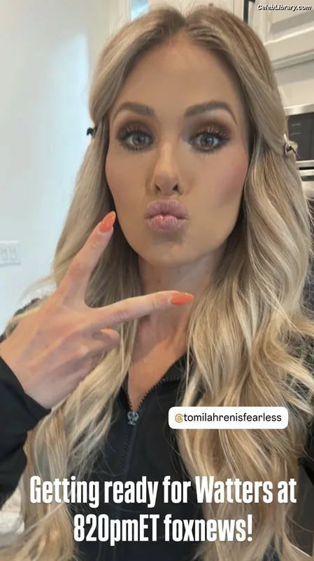 Tomi Lahren photo 1 of 336