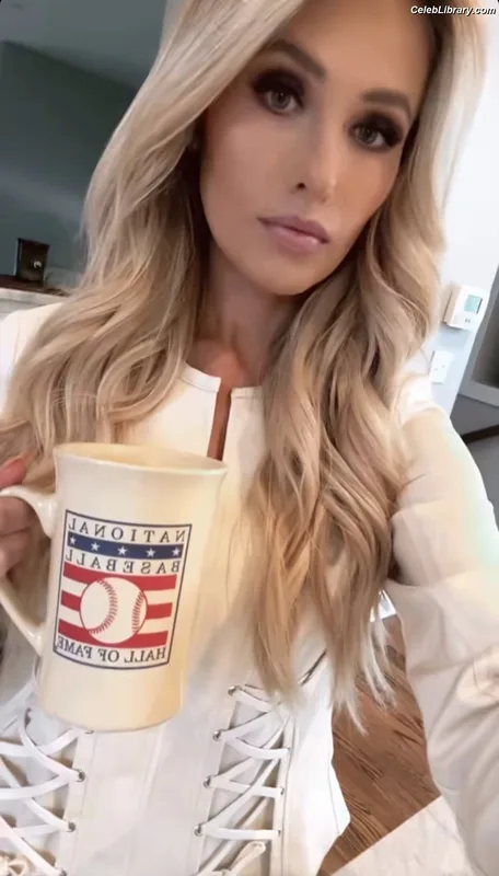 Tomi Lahren photo 18 of 336