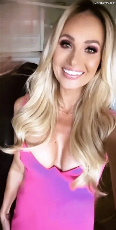 Tomi Lahren photo 21 of 336