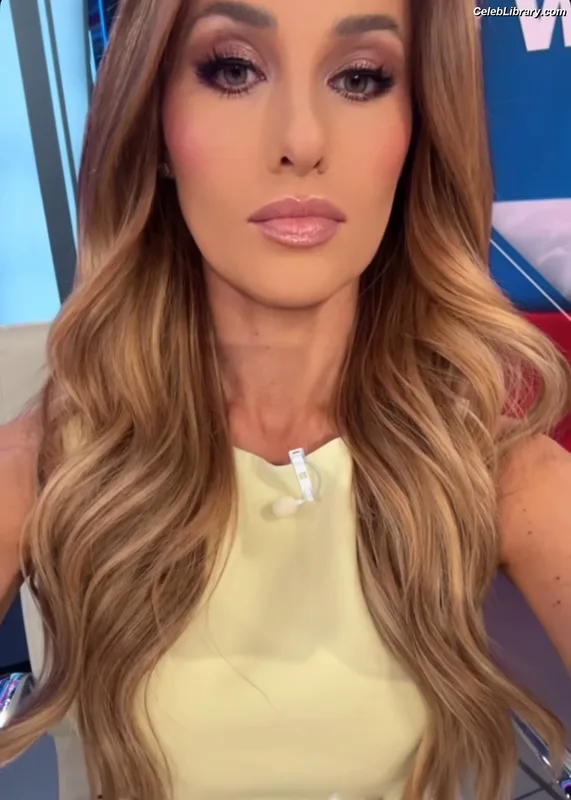 Tomi Lahren photo 1 of 336
