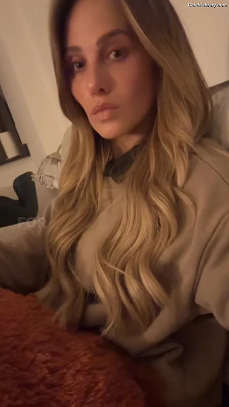 Tomi Lahren photo 5 of 336