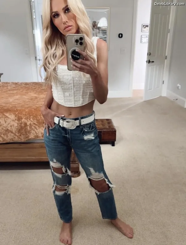Tomi Lahren photo 6 of 336