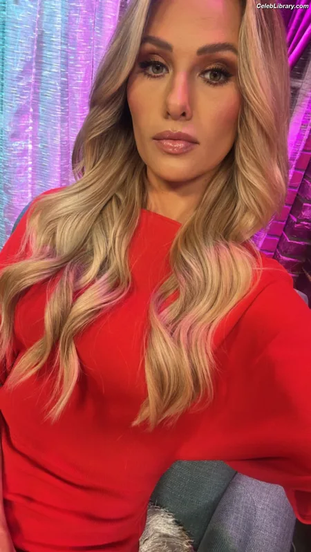 Tomi Lahren photo 9 of 336
