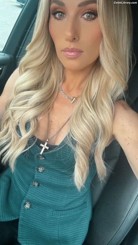 Tomi Lahren photo 11 of 336