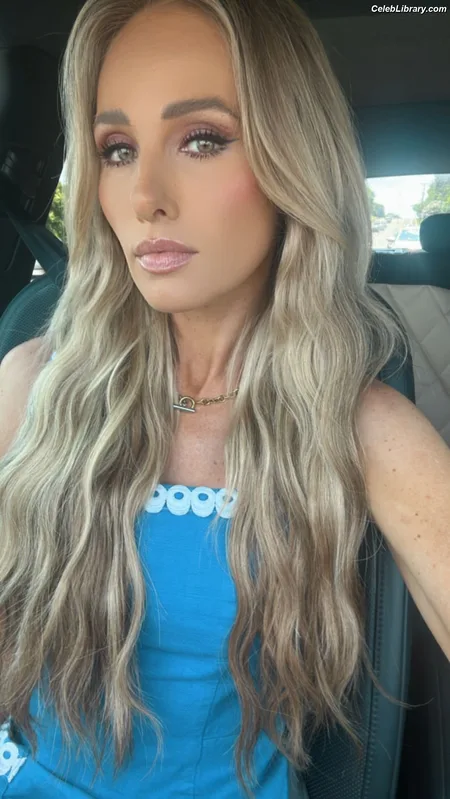 Tomi Lahren photo 14 of 336