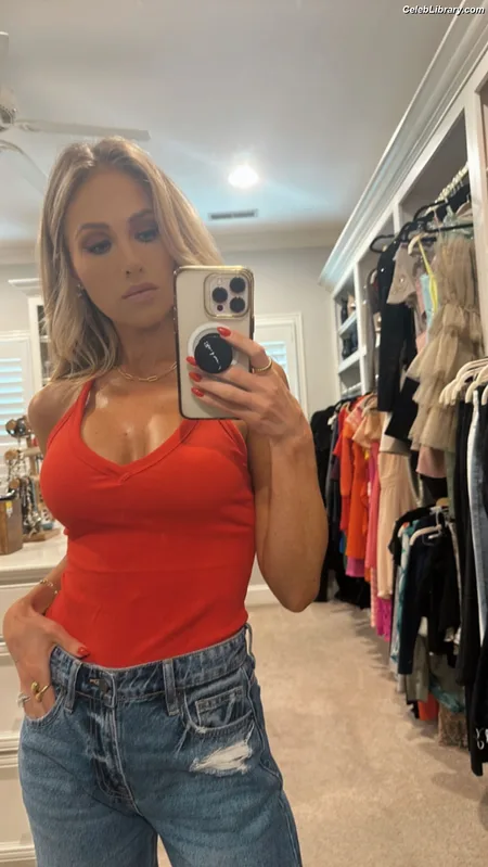 Tomi Lahren photo 5 of 336
