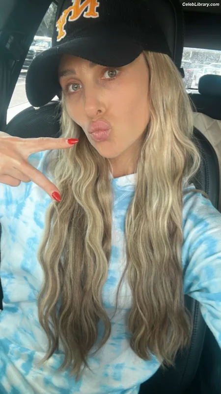 Tomi Lahren photo 22 of 336