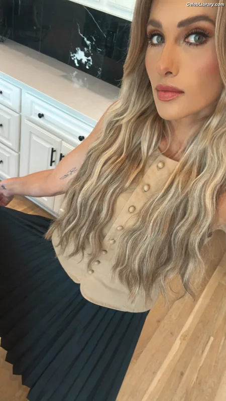 Tomi Lahren photo 17 of 336