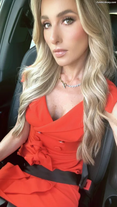 Tomi Lahren photo 19 of 336