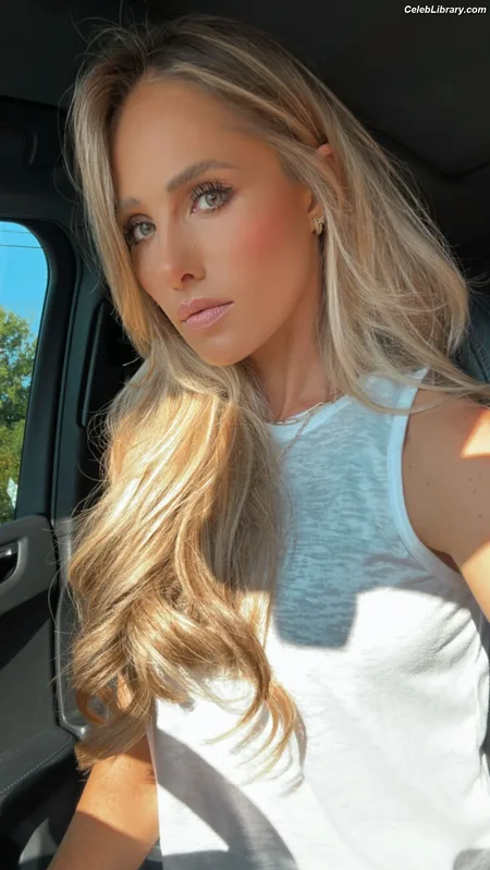 Tomi Lahren photo 24 of 336