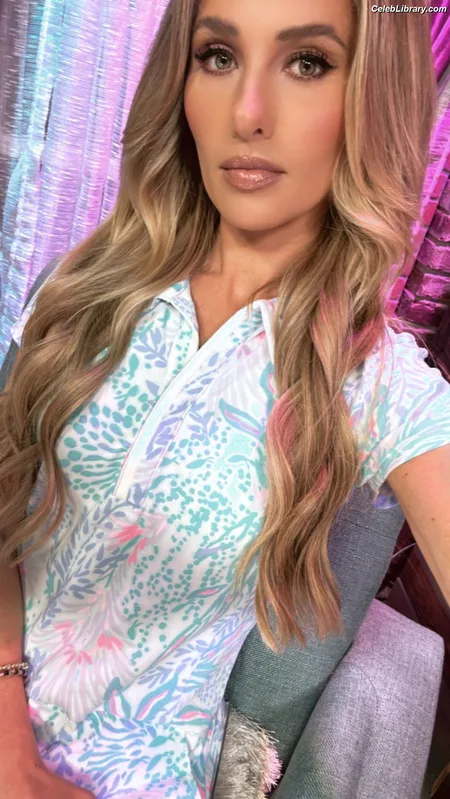 Tomi Lahren photo 16 of 336