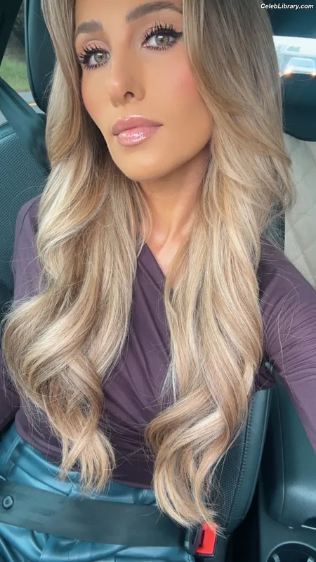 Tomi Lahren photo 7 of 336