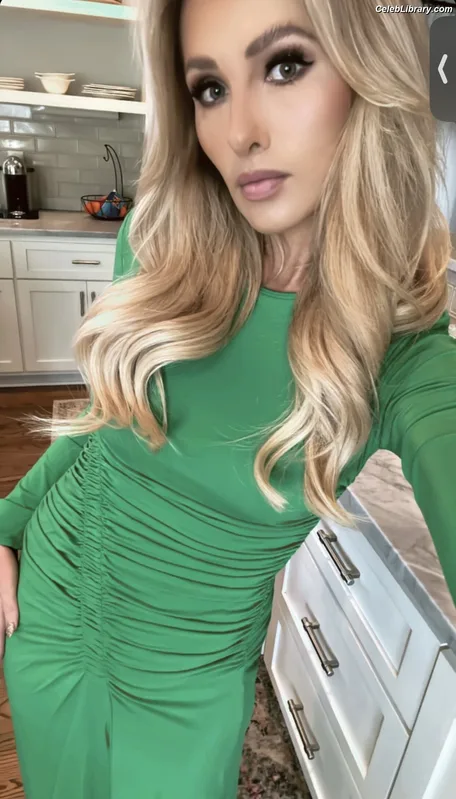 Tomi Lahren photo 4 of 336