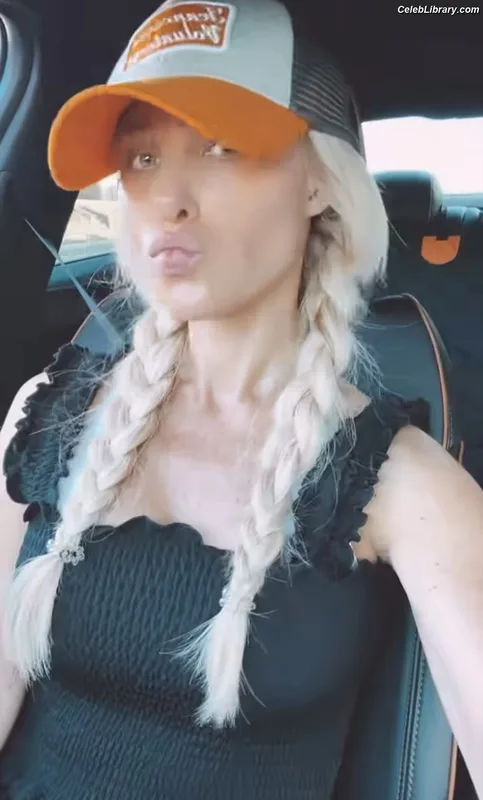 Tomi Lahren photo 11 of 336