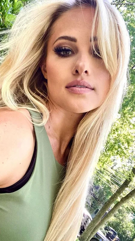 Tomi Lahren photo 22 of 336
