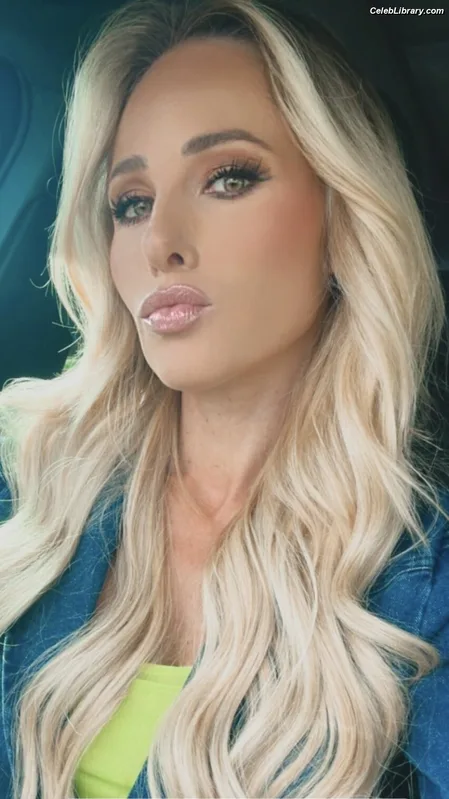 Tomi Lahren photo 4 of 336