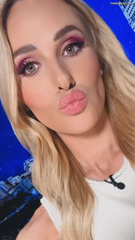 Tomi Lahren photo 11 of 336