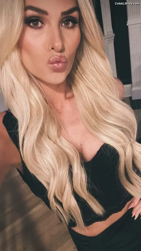 Tomi Lahren photo 13 of 336