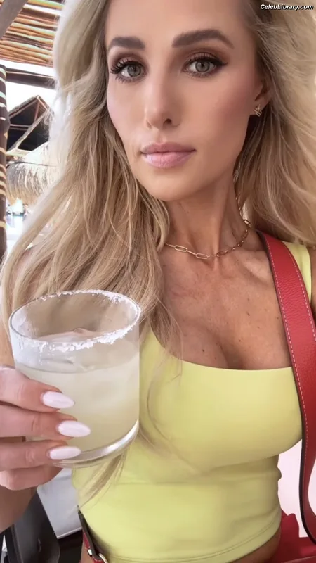 Tomi Lahren photo 18 of 336