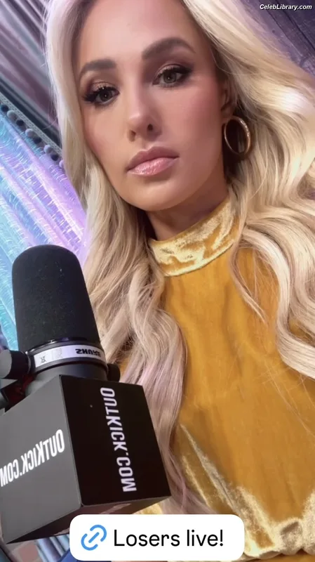 Tomi Lahren photo 20 of 336