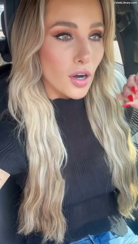 Tomi Lahren photo 12 of 336